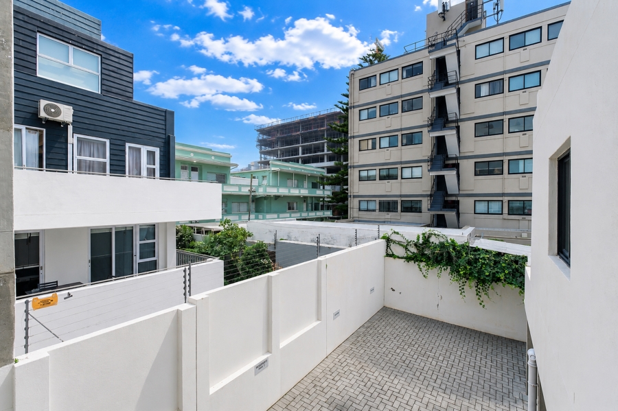 1 Bedroom Property for Sale in Sea Point Western Cape